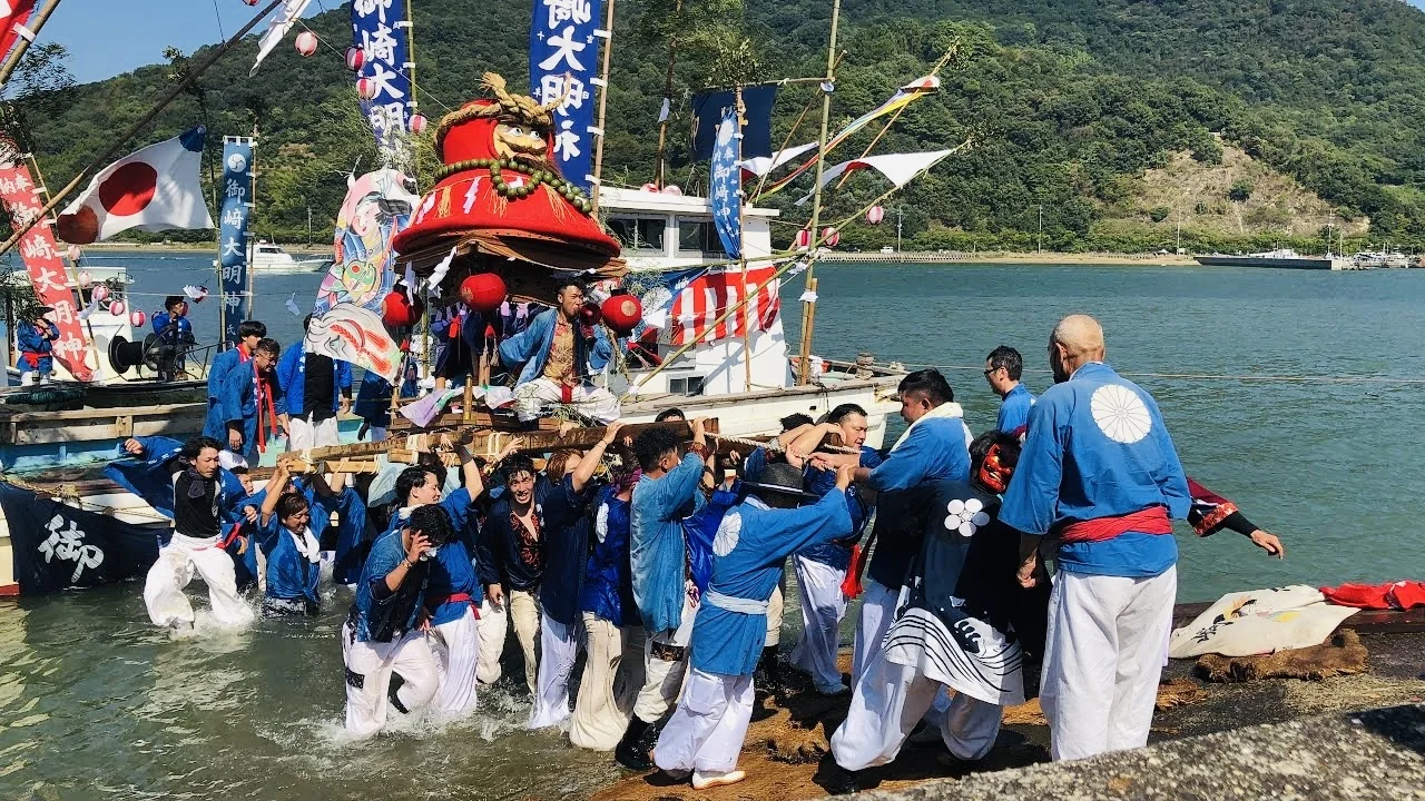 海を渡る御渡りの神輿